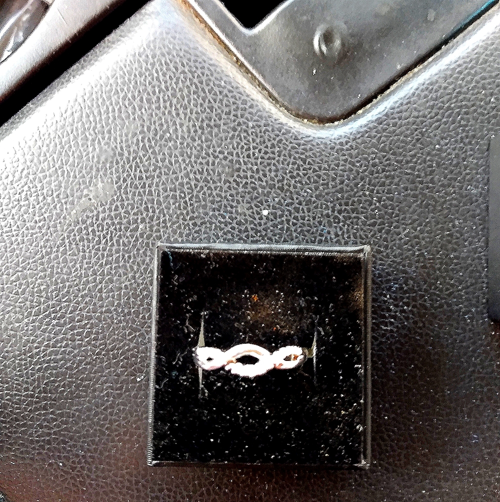 14kt white gold twist half infinit